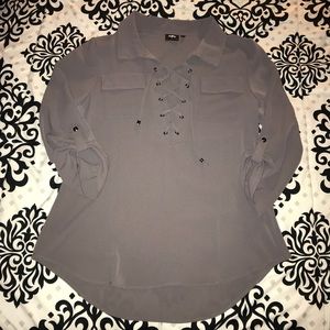 NWOT Gray 3/4 Sleeve Daytrip Lace up blouse